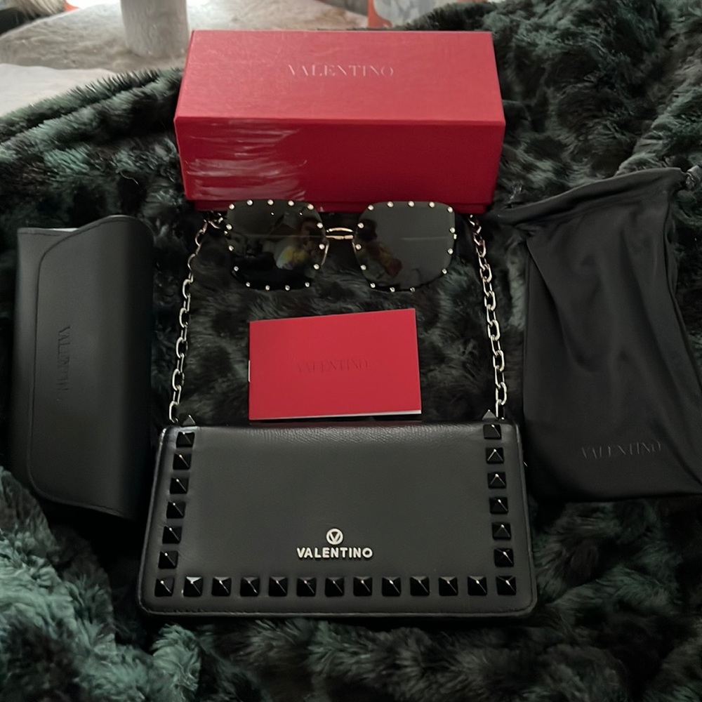 Valentino crossbody bag and sunglasses. - Picture 1 of 10